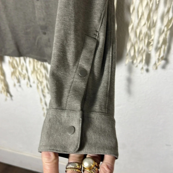 Men's Lululemon Soft Knit Overshirt Size Small Mossy Green Gray - Picture 5 of 16